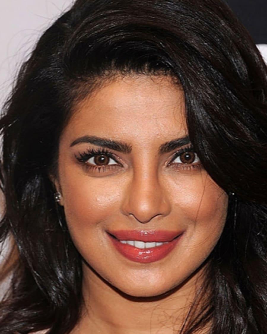 Priyanka Chopra contour highlight blush makeup