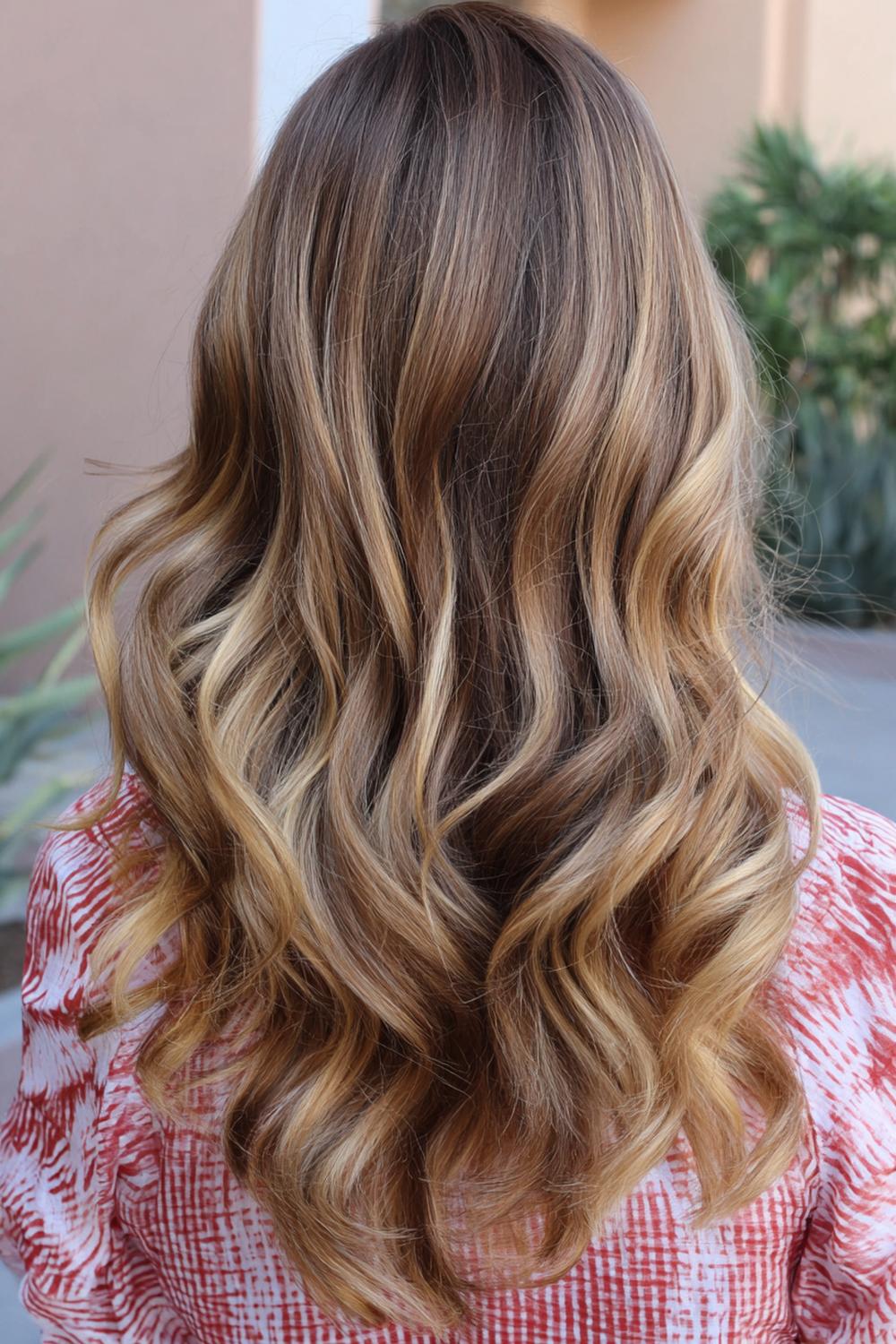 27. Best Hairstyles for 2026: Color Hairstyle with Honey Balayage and Sunlit Ribbons