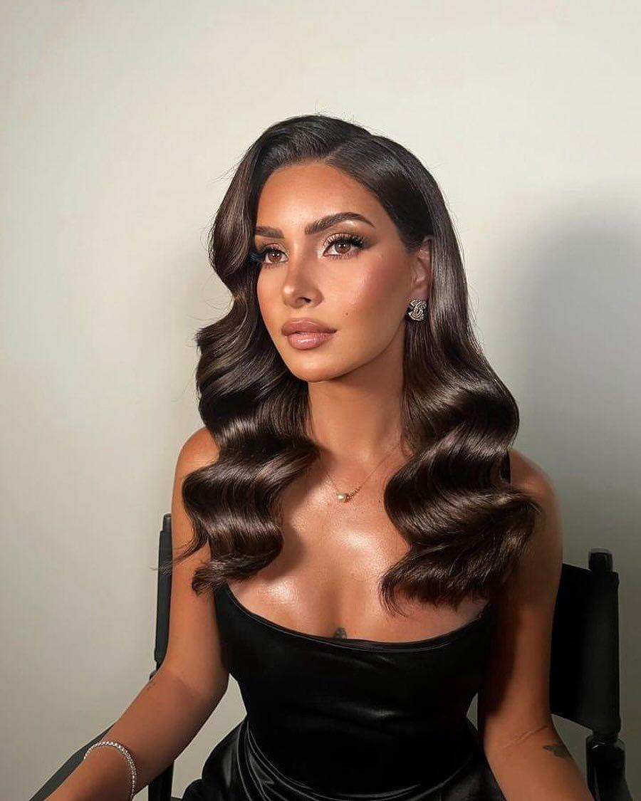 Hollywood Wellen offene Haare mit Mittelscheitel und eleganter Form