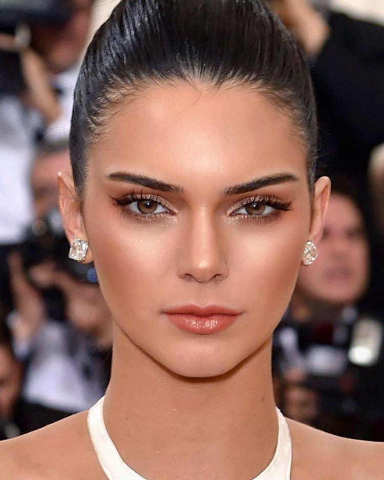 Kendall Jenner neutral evening makeup