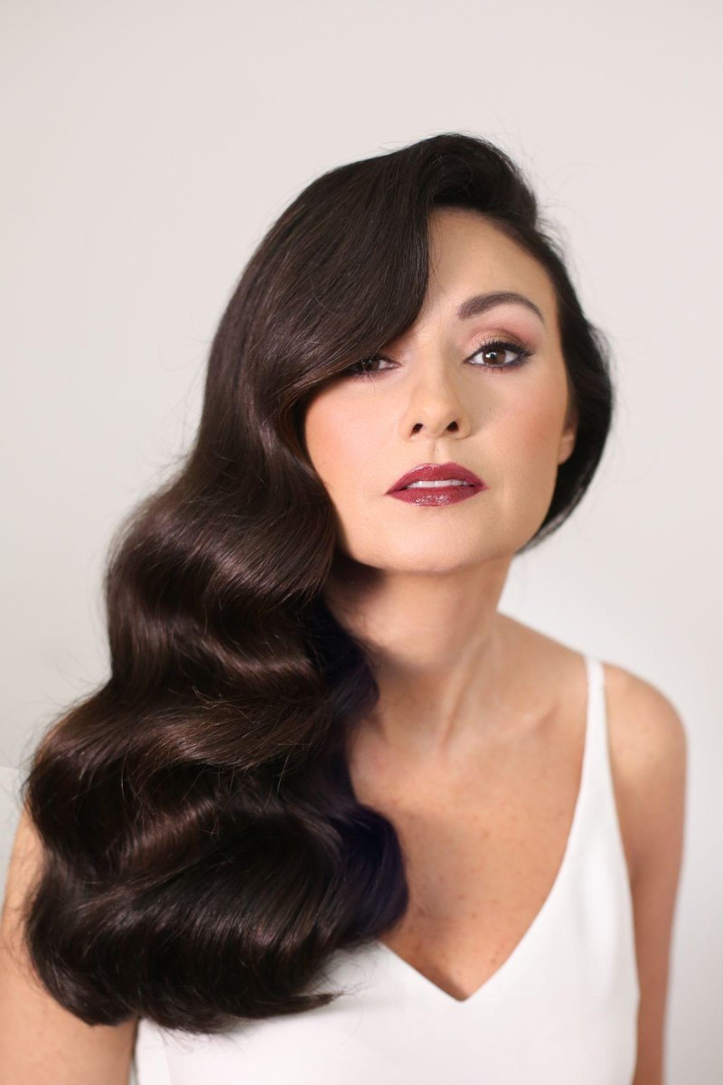 Glossy S shaped Hollywood waves