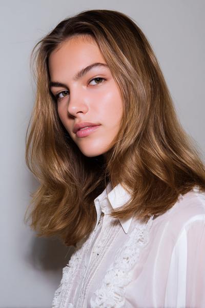 25 Hairstyles For School Down That Look Effortless