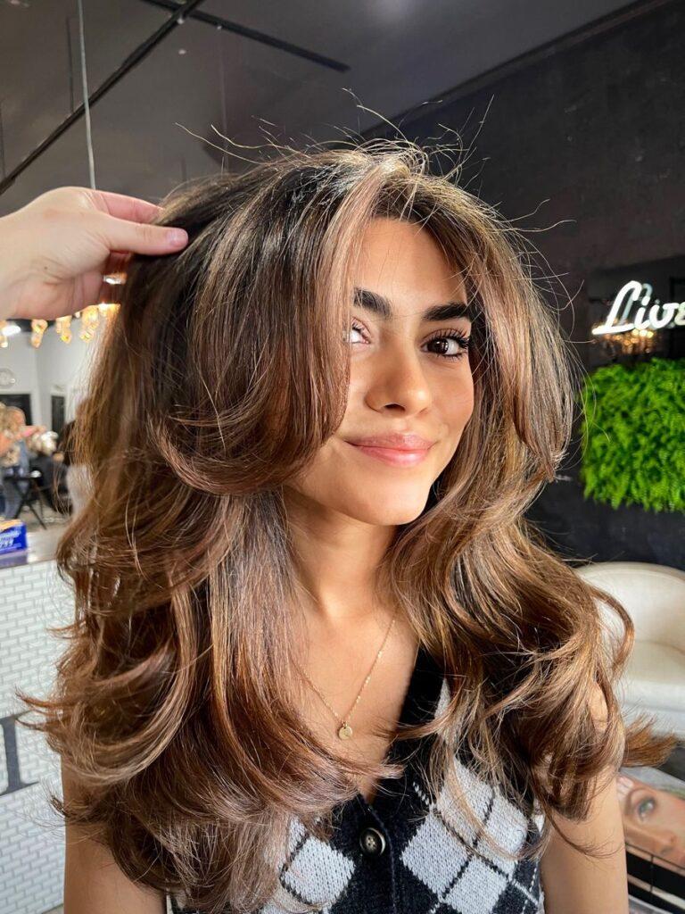 Voluminous thick hair blowout layers